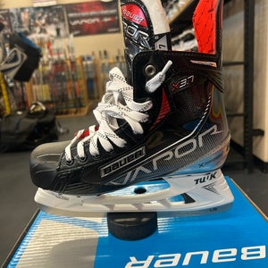 Bauer Vapor X3.7 Hockey Skates Regular Width 7.5 (New)
