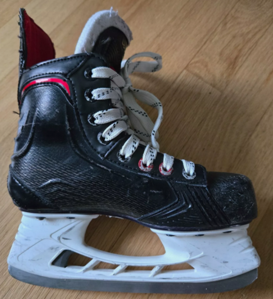 Junior Sz 1 Bauer Vapor X600 Hockey Skates Regular Width Kids (Used)