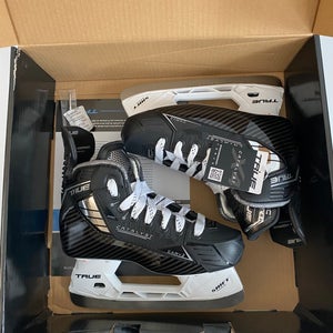 New Junior True Catalyst Arc Hockey Skates Size 3.5 Regular