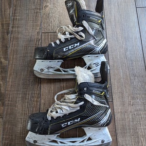 CCM Tacks 9060 Hockey Skates Regular Width Size 4.5 (Used)