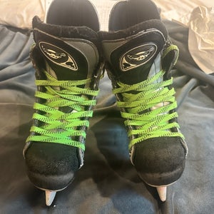 Bauer Vapor Hockey Skates Size 2 (Used)