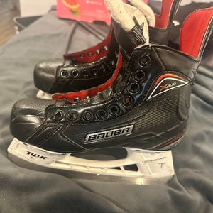 Bauer Vapor X400 Hockey Skates Size 3 (Used)