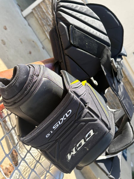 Small  2020 CCM Axis A1.9 Goalie Chest Protector (New)