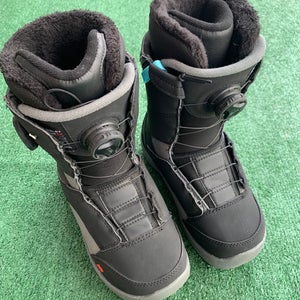 New K2 Kinsley Clicker Snowboard Boots | Size M 6.5 (W 7.5)