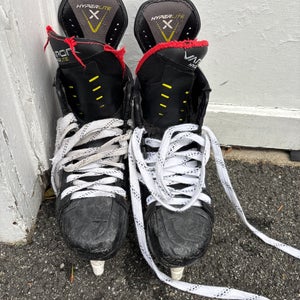 2021 Bauer Vapor Hyperlite Hockey Skates Regular Width   6 (Used)