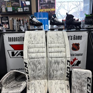 35"  2019 CCM Extreme Flex 3.9 Full Right Goalie Full Set  (Used)