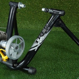 CYCLEOPS FLUID2 TREK BIKE BICYCLE TRAINER, BLACK ~ L@@K!!