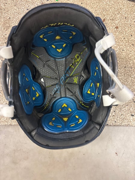 Medium Bauer Re-Akt 150 Helmet (Used)