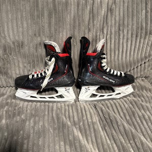 Bauer Vapor 3X Pro Hockey Skates Size 2.5 (Used)