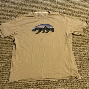 Patagonia Shirt Men Large Tan Organic Cotton Grizzly Bear Crewneck Short Sleeve
