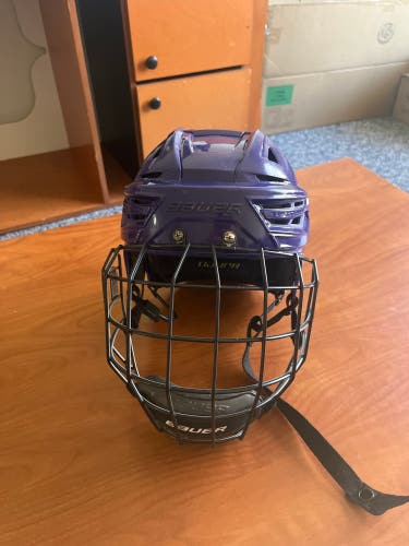 Medium Bauer Re-Akt 150 Helmet  (Used)