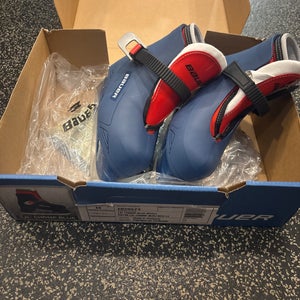 Bauer L'il Champ Hockey Youth Size 10/11 Skates  (New)