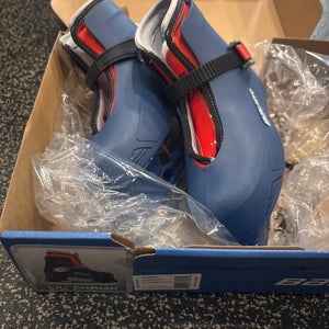 Bauer L'il Champ Hockey Youth 12/13 Skates  (New)