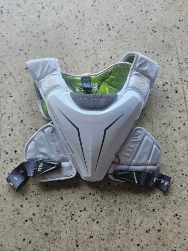 Adult Medium Maverik M5 Shoulder Pads (Used)