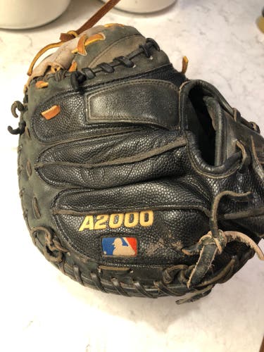 Wilson A2000 catchers mitt glove 33.5