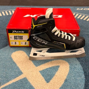 CCM Super Tacks 9370 Hockey Goalie Skates Size 5 (New)