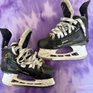 Bauer Supreme M5 Pro Hockey Skates Regular Width Size 2.5 (Used)