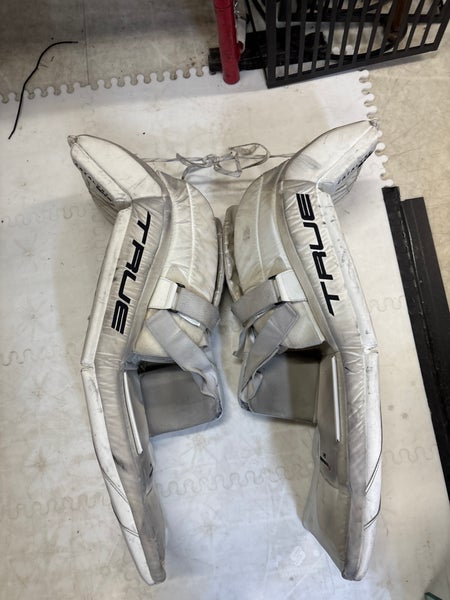 35"  True Catalyst 9X3 Goalie Leg Pads (Used)