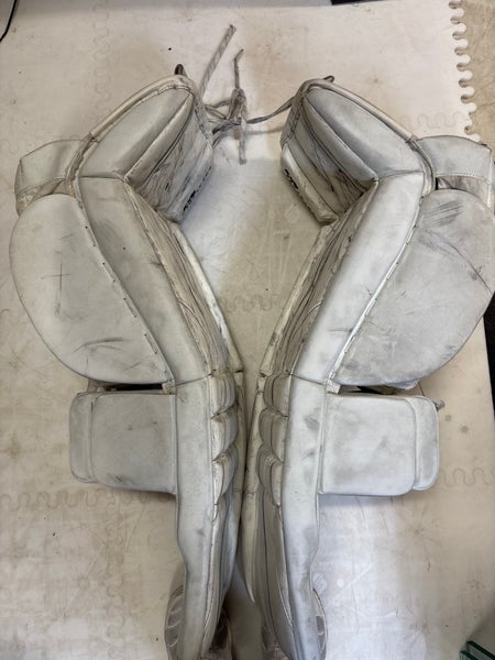 35"  True Catalyst 9X3 Goalie Leg Pads (Used)