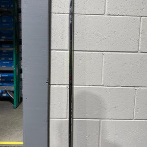 30 Flex Junior Bauer Vapor Hyperlite 2 Right Hand Hockey Stick (New)- Multiple Curves