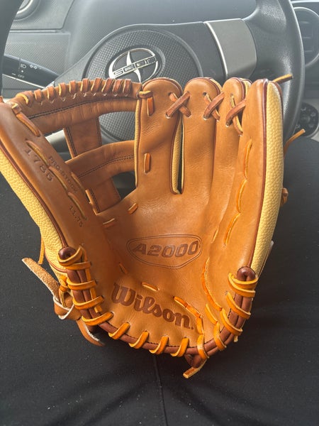 Wilson Right Hand Throw A2000 Baseball Glove 11.5" (New)