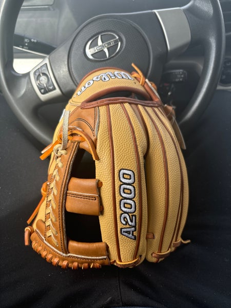 Wilson Right Hand Throw A2000 Baseball Glove 11.5" (New)