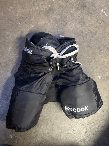 Bauer Nexus 200 Hockey Skates Regular Width   Size 4 (Used)