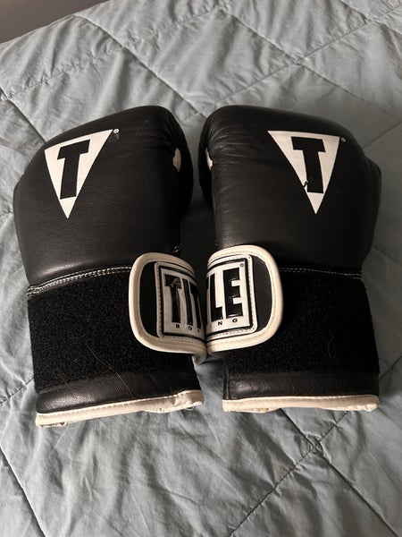 16 Oz Leather Title Boxing Gel Gloves Medium (Used)
