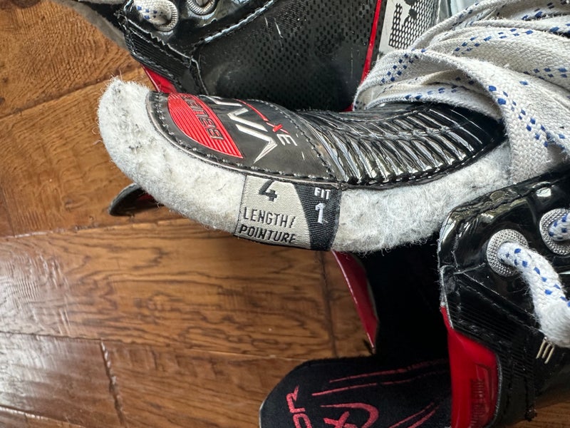 Used Intermediate Bauer Vapor 3X Hockey Skates Regular Width Size 4