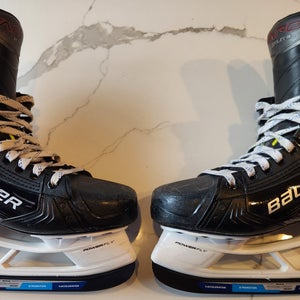 Bauer Vapor Hyperlite 2 Hockey Skates, size 6.5, Fit 2 (Used)
