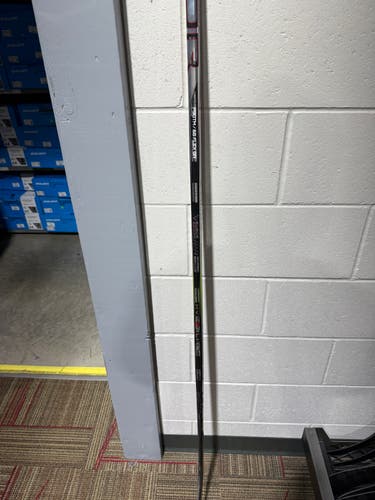 65 Flex Senior Bauer Vapor Hyperlite 2 Right Hand Hockey Stick (New)- P90TM