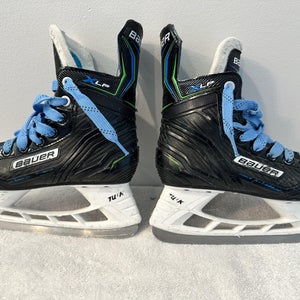 Bauer X-LP Hockey Skates Regular Width Size 2 (Used)