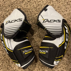 Small Junior CCM Tacks 5092 Elbow Pads  (Used)