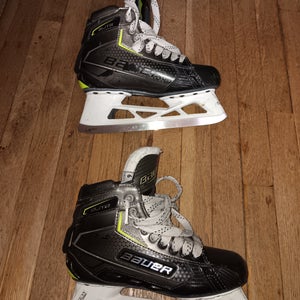Bauer Elite Hockey Goalie Skates Regular Width Size 6 (Used)
