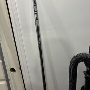 Senior Bauer Vapor Hyperlite 2 Left Hand Hockey Stick P28M (Used)