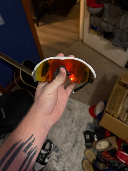 White Unisex Adult Medium/Large Oakley Sunglasses (Used)