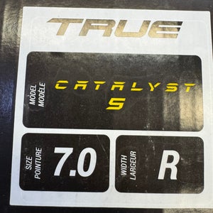 True Catalyst 5 Skates Size 7 R