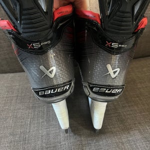 2024 Bauer Vapor X5 Pro Hockey Skates Extra Wide Width Size 2.5 (Used)