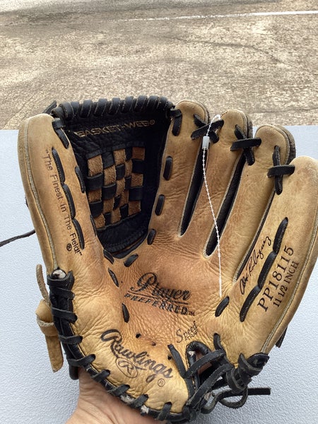 Brown Rawlings Player Preferred Right Hand Throw Infield Baseball Glove 11.5" (Used)