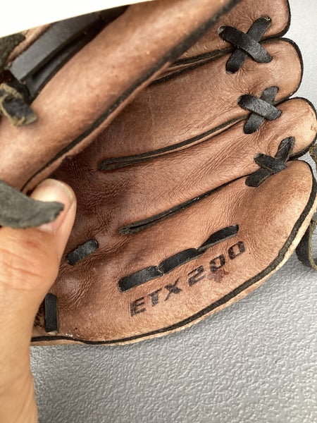 Brown Easton Black Magic ETX200 Right Hand Throw Infield Baseball Glove 10" (Used)