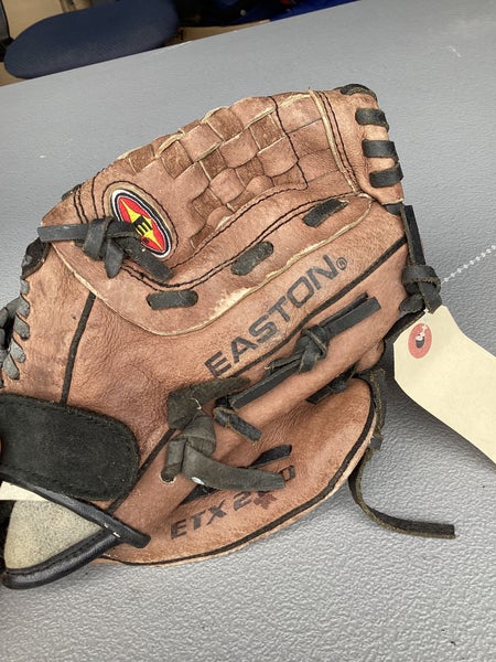Brown Easton Black Magic ETX200 Right Hand Throw Infield Baseball Glove 10" (Used)