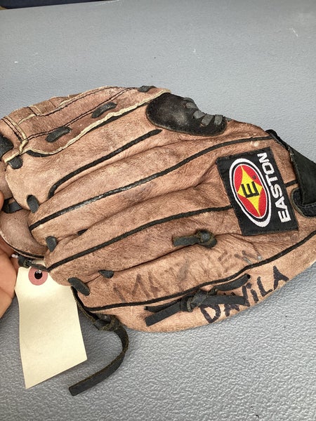 Brown Easton Black Magic ETX200 Right Hand Throw Infield Baseball Glove 10" (Used)
