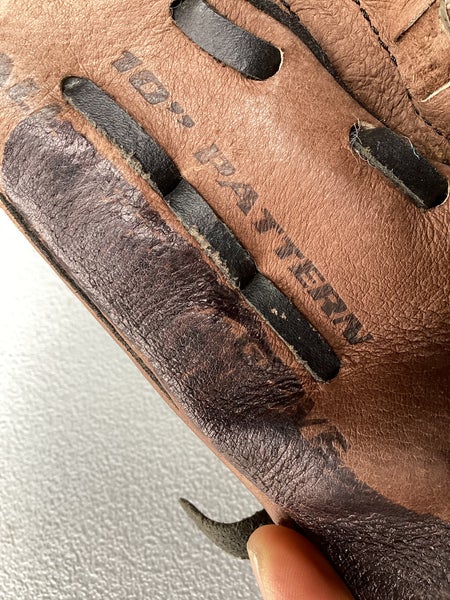Brown Easton Black Magic ETX200 Right Hand Throw Infield Baseball Glove 10" (Used)