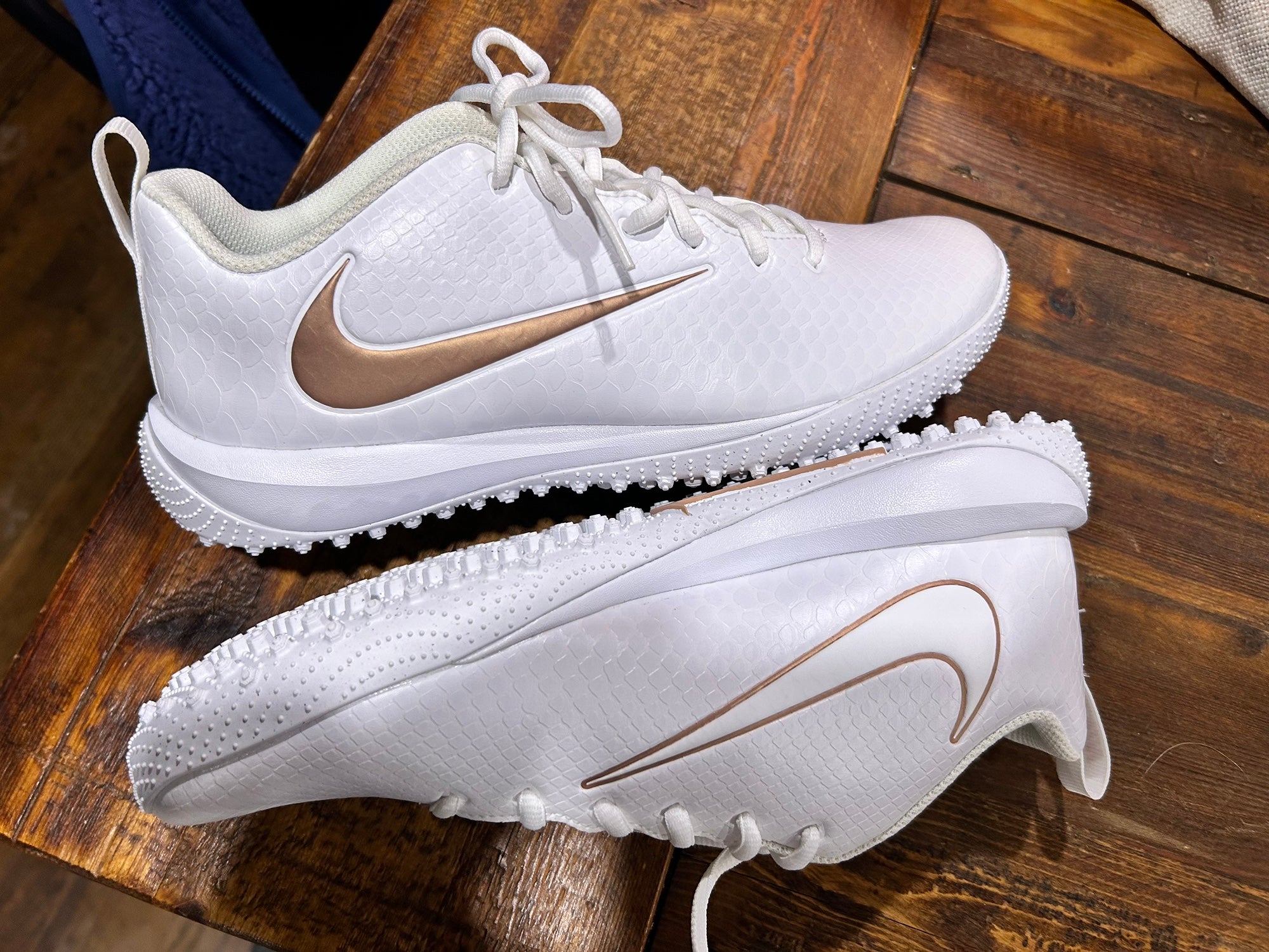 nike varsity low turf lax