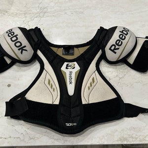 Reebok hockey shoulder pads youth medium
