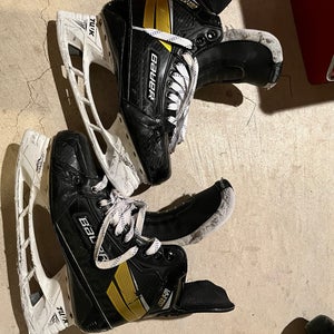Bauer Supreme UltraSonic Hockey Skates Wide Width Pro Stock 9.5 (Used)