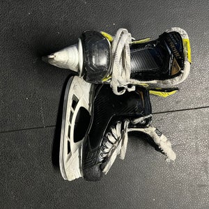 Bauer Supreme Comp Hockey Skates Regular Width Size 3 (Used)