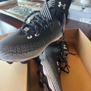 Black Men's Adult Size M 10.5 (W 11.5) Under Armour Molded Cleats Cleats (New)