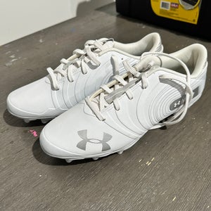 White Men's Size M 10.0 (W 11.0) Adult Under Armour Low Top Blur Molded Cleats (New)