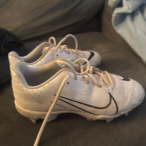 White Kid's Size M 4.5 (W 5.5) Nike Hyperdiamond 4 Pro (Used)